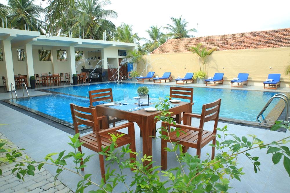 The Ocean Pearl Hotel Negombo Exterior photo